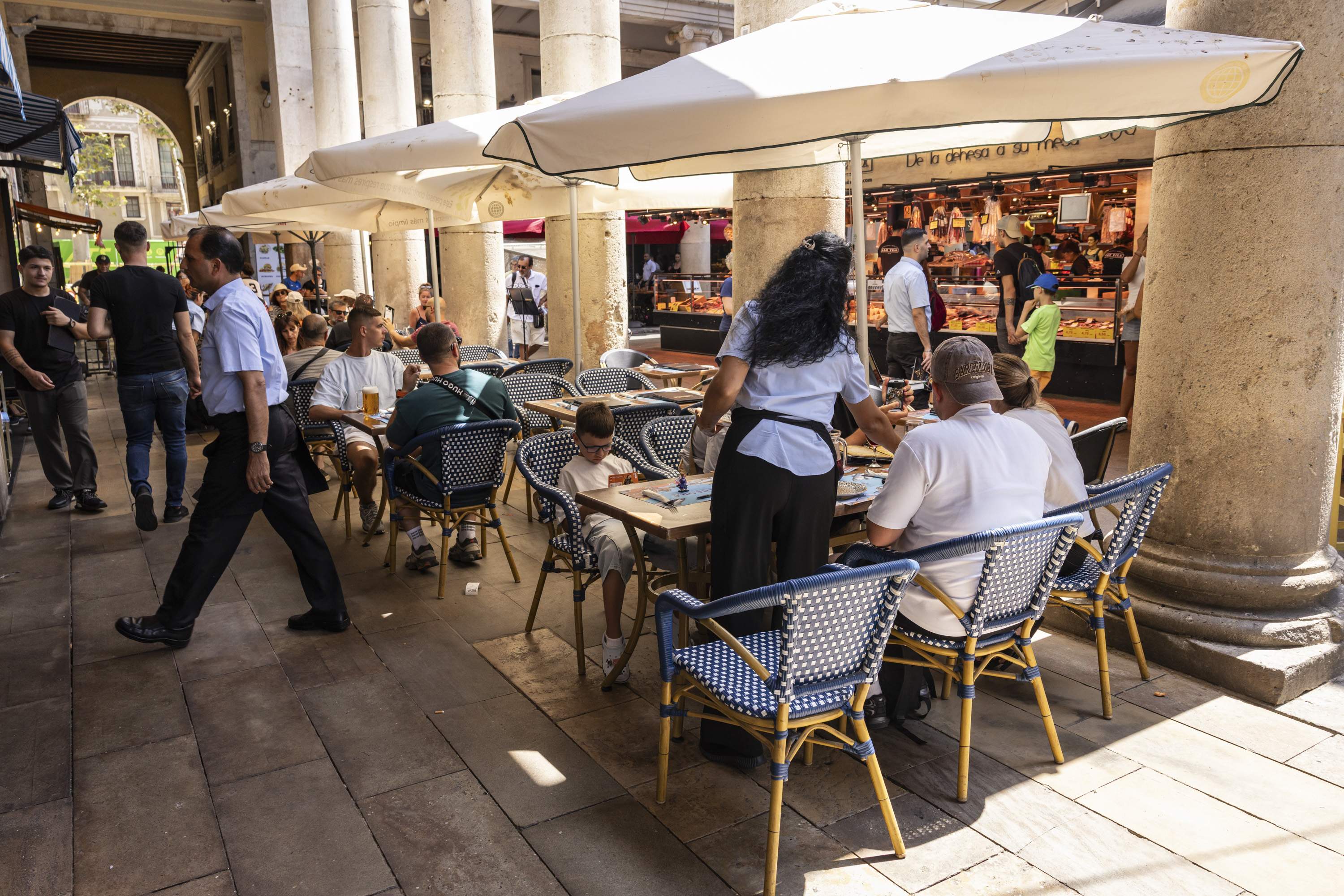 Els veïns de Barcelona van elevar més de 12.000 queixes el 2025 per molèsties en bars i terrasses