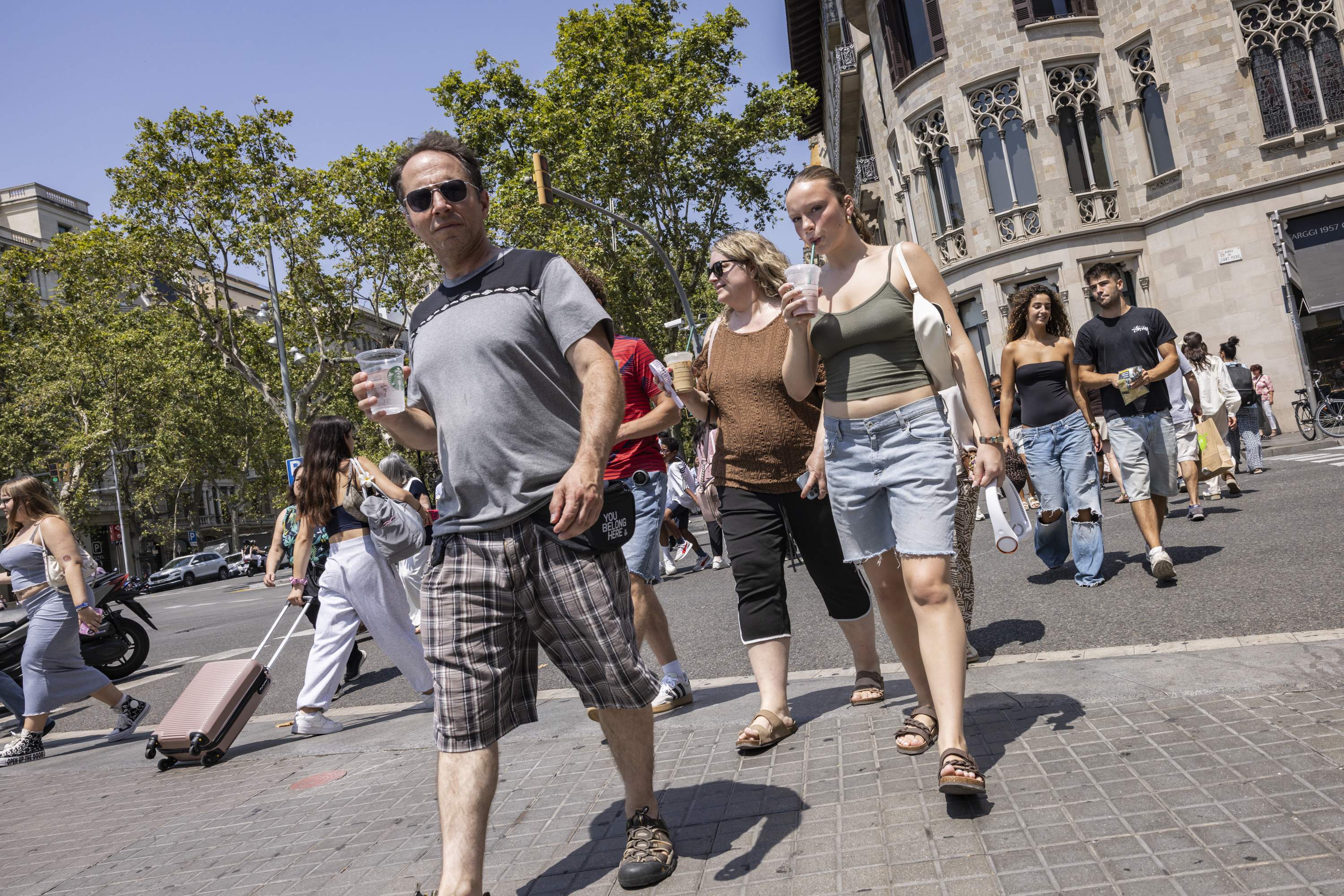 Catalunya continua creixent i arriba als 8,23 milions d'habitants
