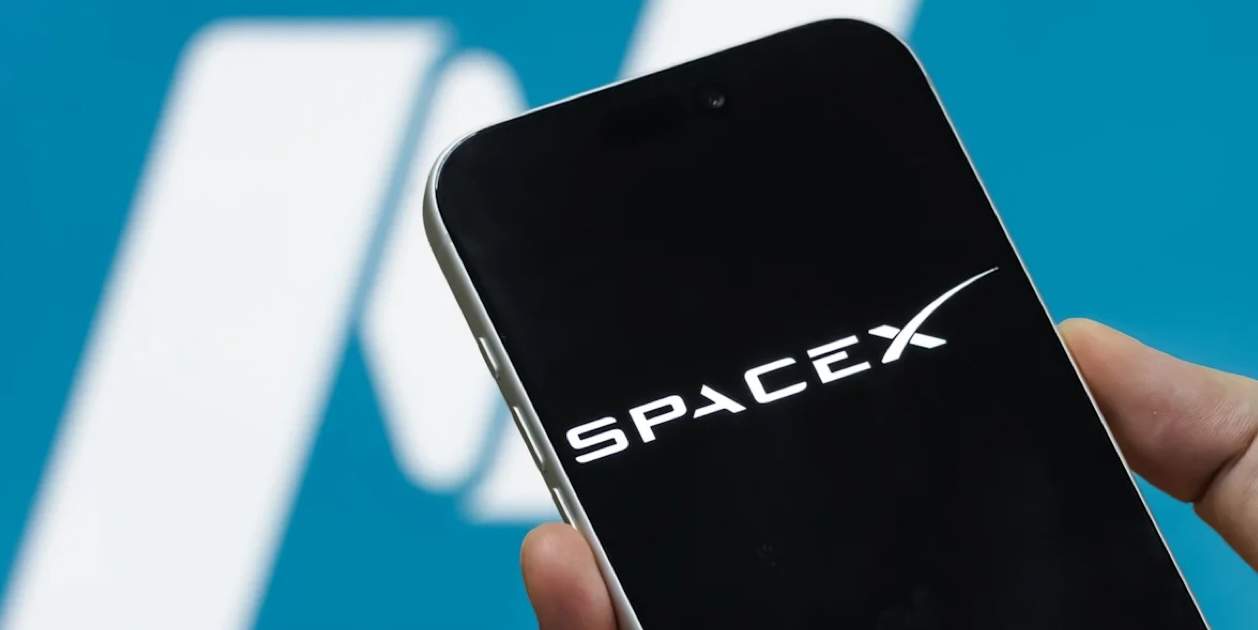 El móvil de Elon Musk podría ser real: SpaceX ya habría mostrado su smartphone con IA