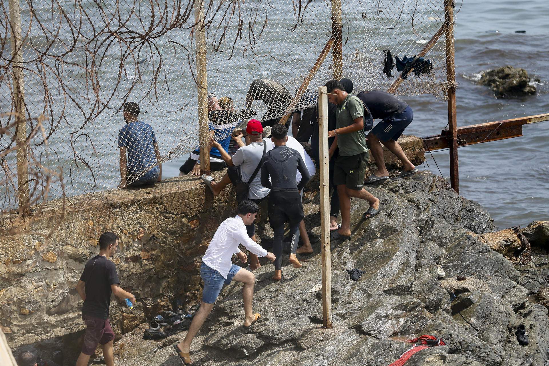 La Guàrdia civil detecta agents d'intel·ligència del Marroc entre els migrants arribats a Ceuta