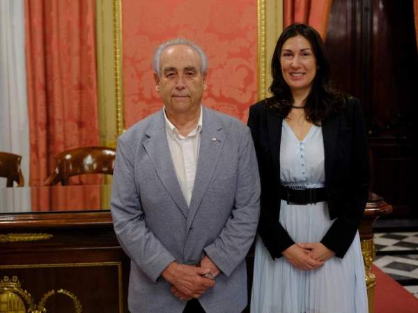 EuropaPress 7689851 presidente saliente carles guilera nueva presidenta estefania parra EuropaPress 7689851 presidente saliente carles guilera nueva presidenta estefania parra