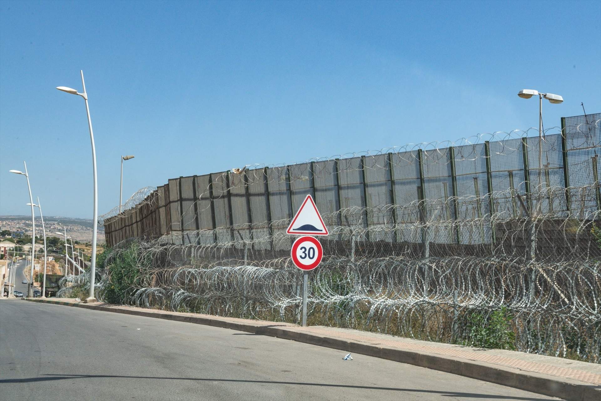 Espanya tanca la frontera de Melilla amb el Marroc després de l'intent d'entrada d'un grup de migrants