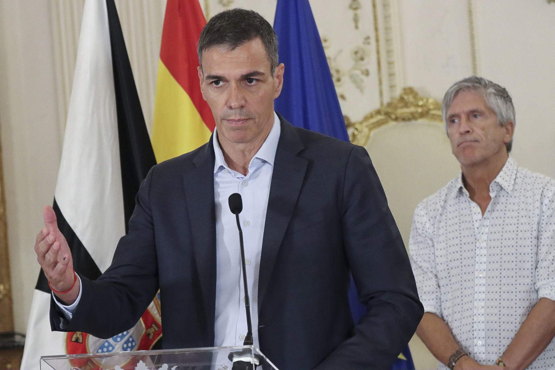 Sánchez denuncia una "violación de la integridad territorial de España" y anuncia unas boyas como solución