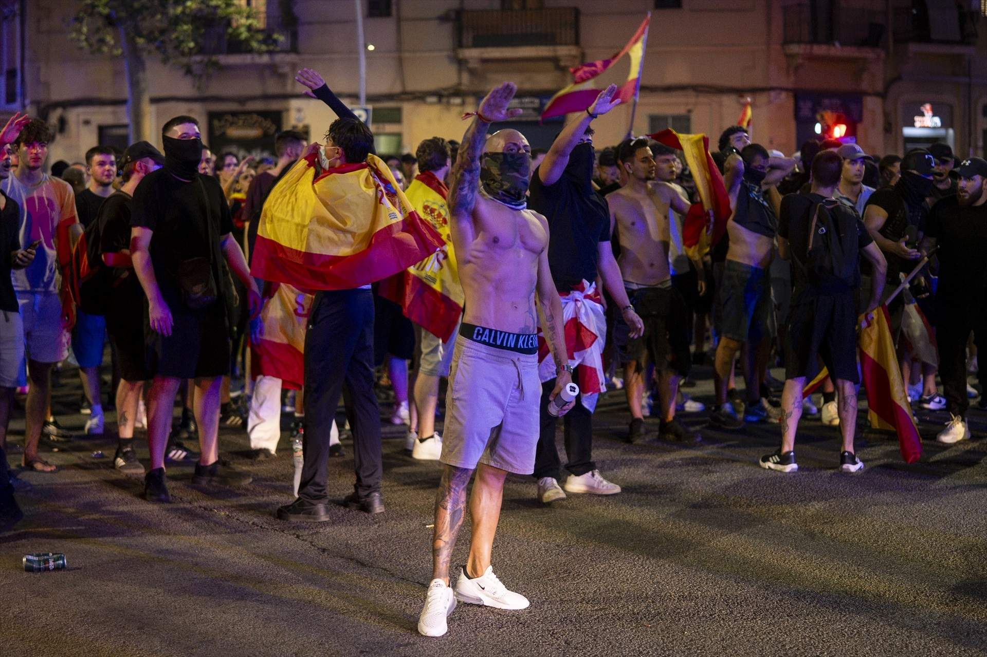Tensió davant del consolat del Marroc a Barcelona per una concentració ultra per la crisi a Ceuta