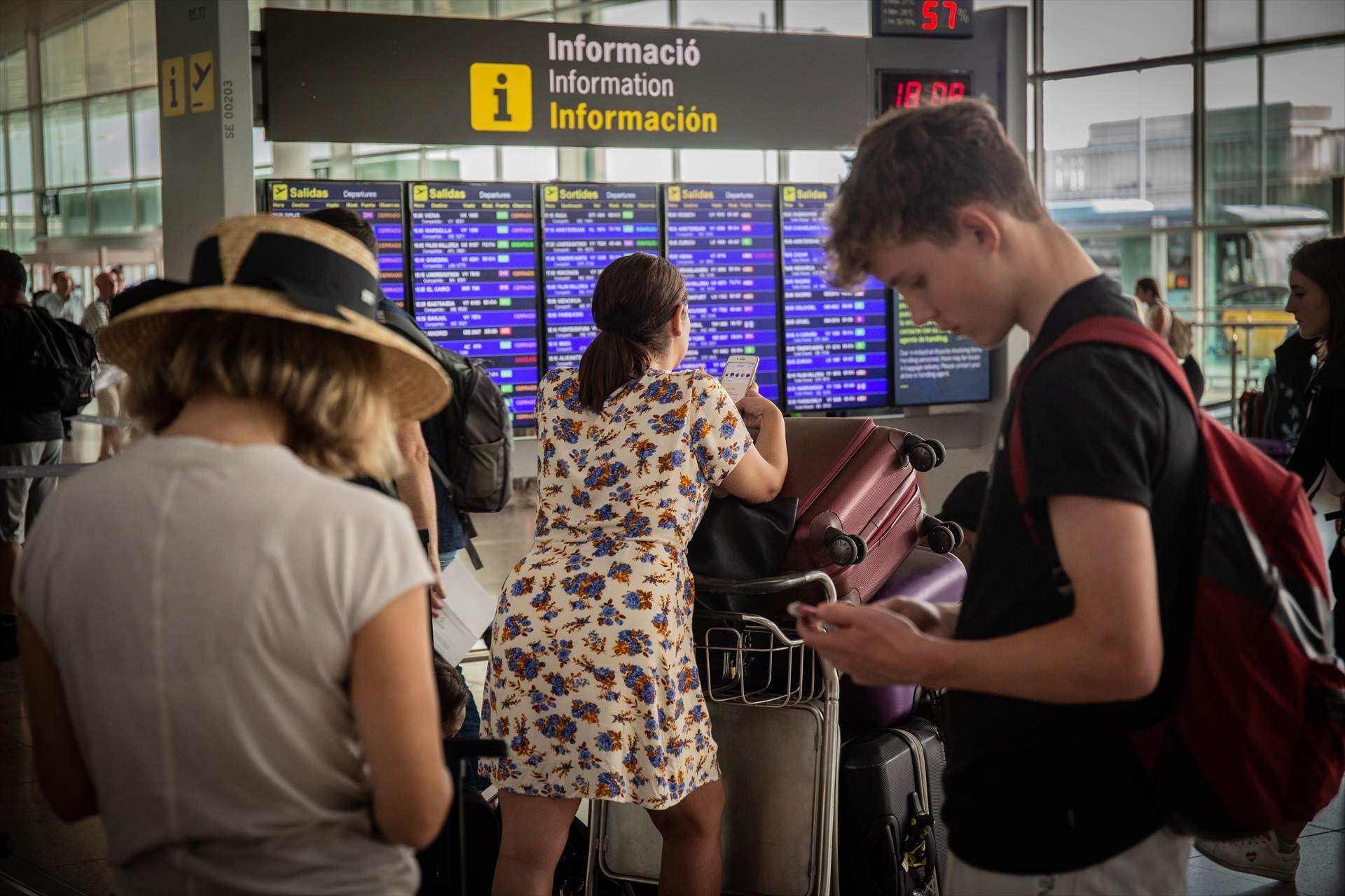 Primer dia amb controls d’Espanya a Itàlia: així ho viuen els passatgers de l’Aeroport del Prat