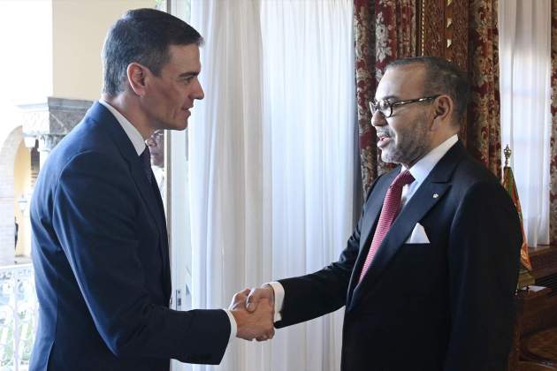 Encaixada de mans entre Sánchez i Mohamed VI el febrer del 2024 / Europa Press Encaixada de mans entre Sánchez i Mohamed VI el febrer del 2024 / Europa Press