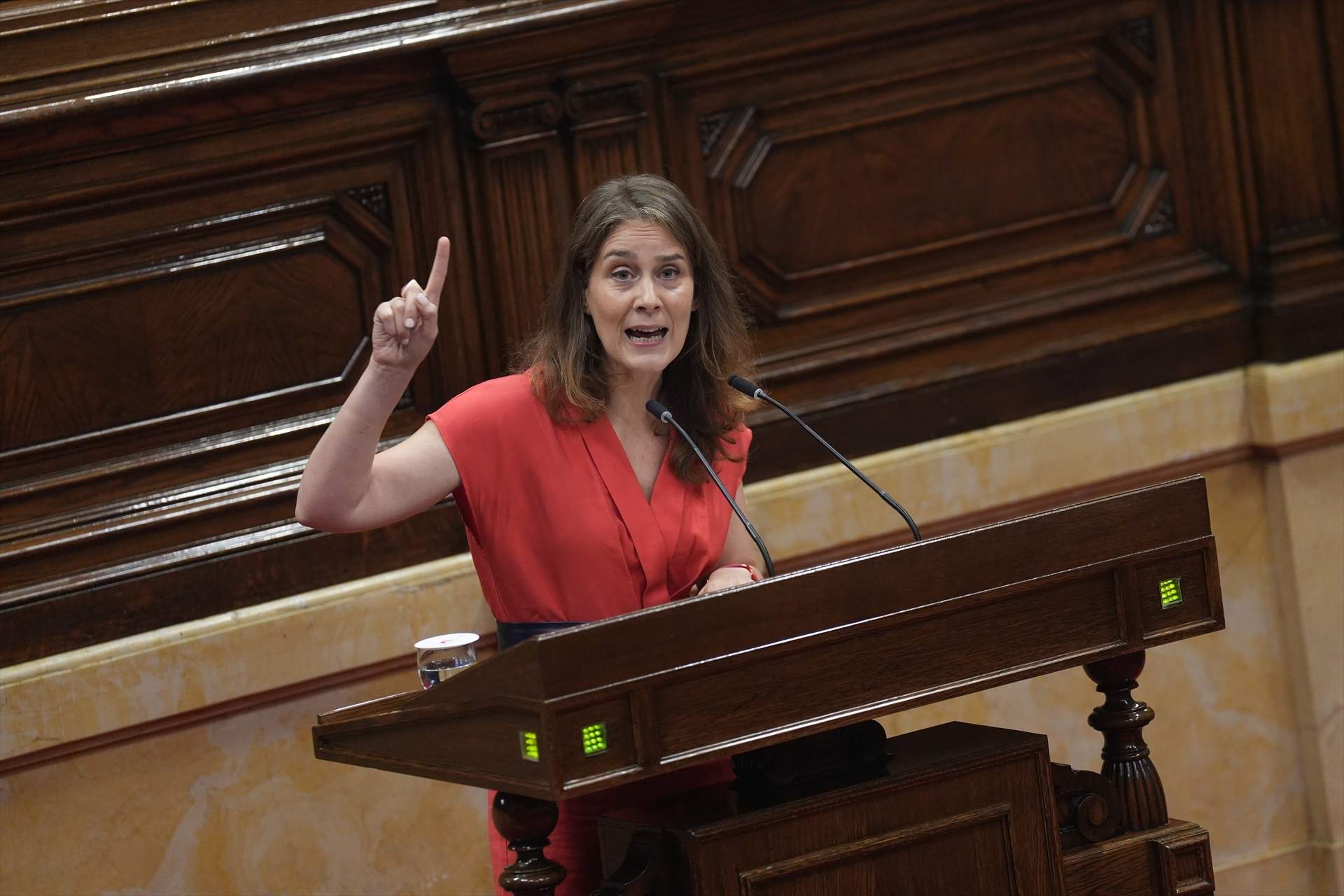 Albiach amenaça de demanar la dimissió de Niubó si el curs arrenca amb el mateix "desastre"