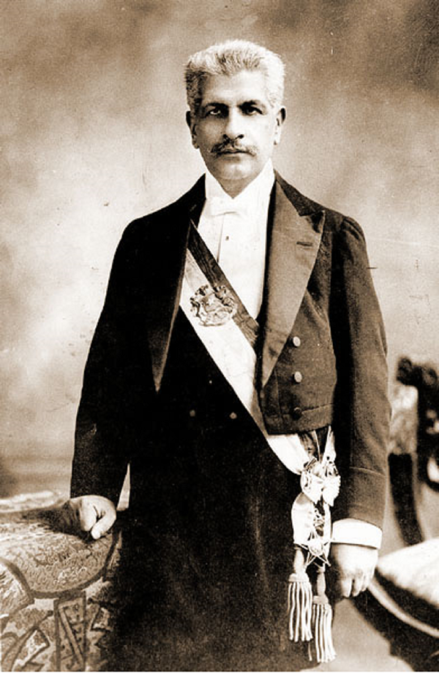 Pere Montt funda la biblioteca del Congrés Nacional de Xile