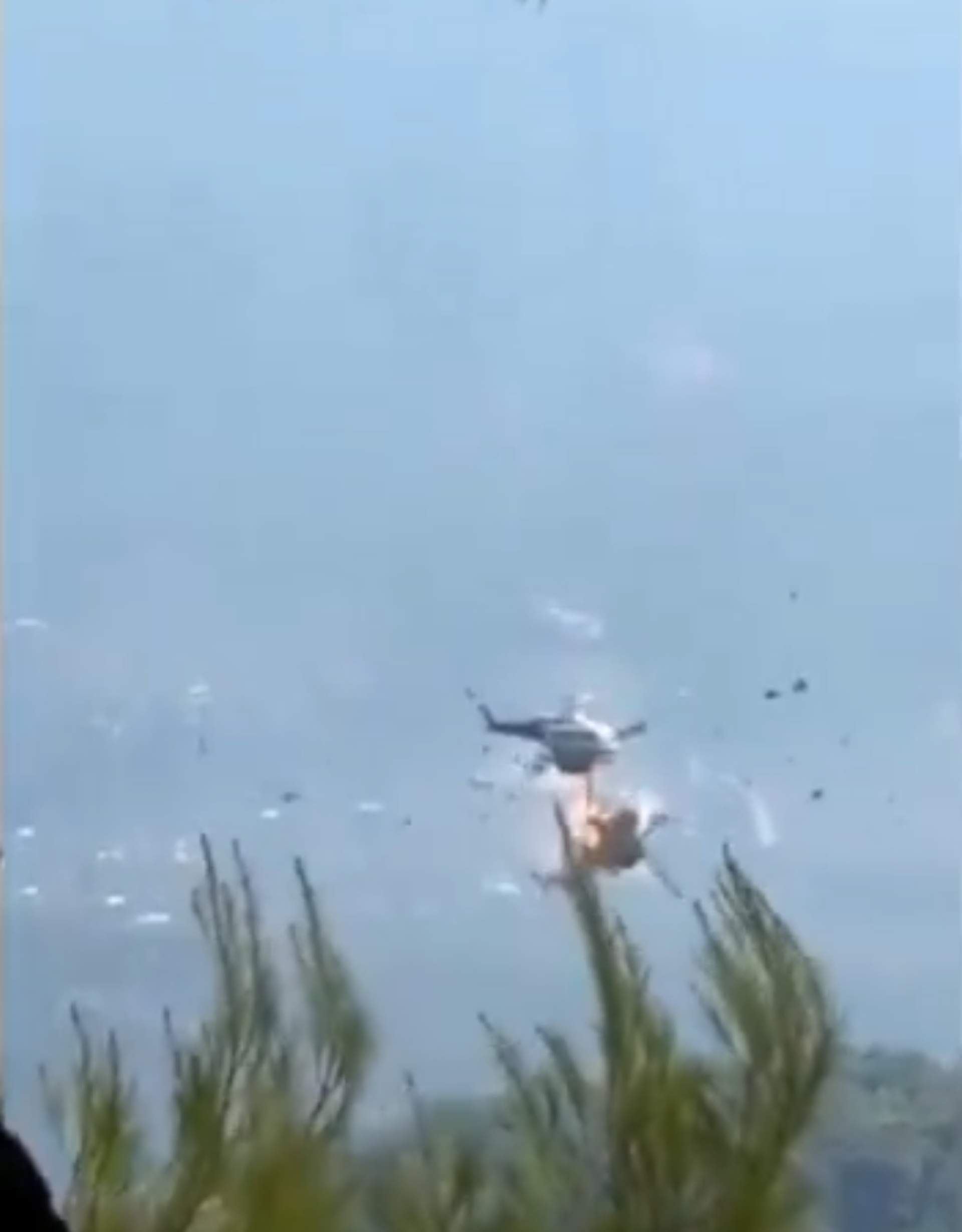 Moren dues persones a Grècia per un accident entre dos helicòpters que combatien un incendi