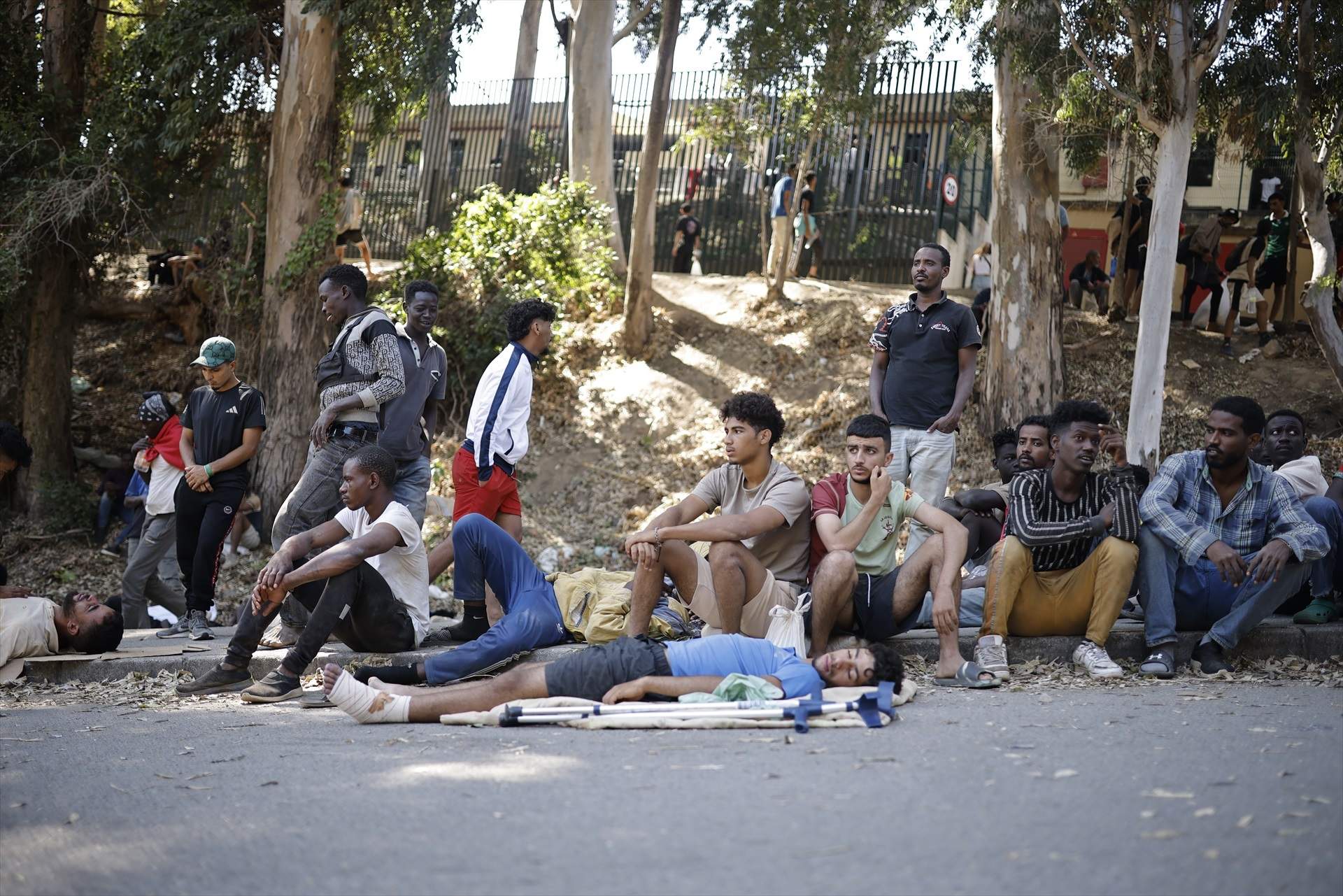 Grups de migrants es resisteixen a tornar al Marroc, mentre Ceuta va recuperant la normalitat