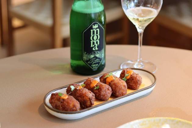 Croquetes i sidra del restaurant Sidral. / Foto: Jordi Àvila