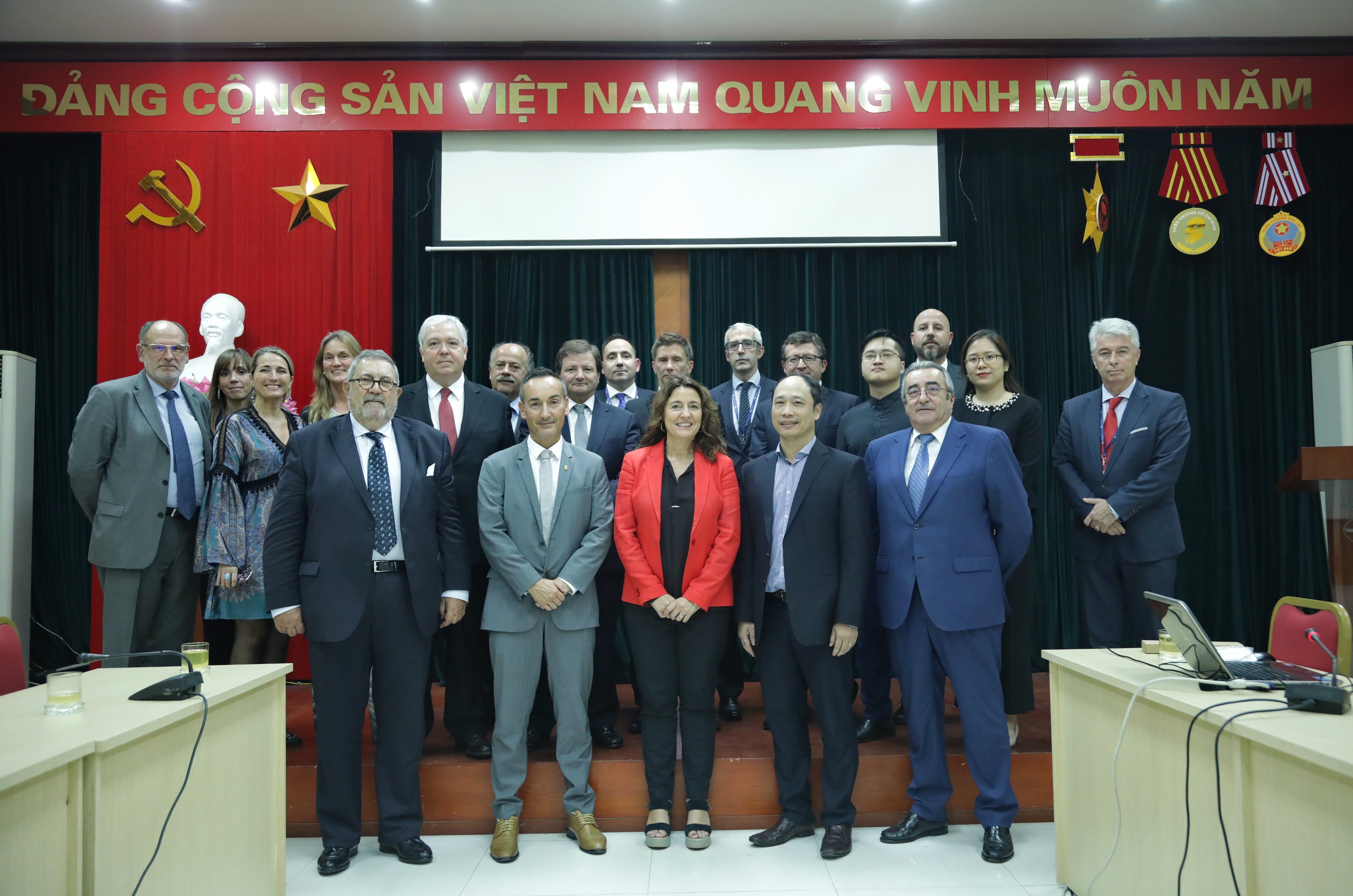 El Puerto de Barcelona colaborará con los 31 puertos principales de Vietnam