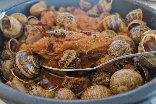 Peus de porc amb caragols del restaurant Blanc i Negre 2. / Foto: Esmorzarsdeforquilla.cat