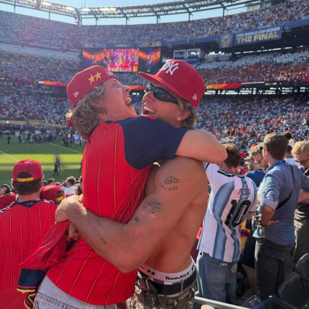 Biel Juste i Joan Margarit, de Two Jeys, celebrant la victòria de la selecció espanyola al Mundial / Instagram Biel Juste i Joan Margarit, de Two Jeys, celebrant la victòria de la selecció espanyola al Mundial / Instagram