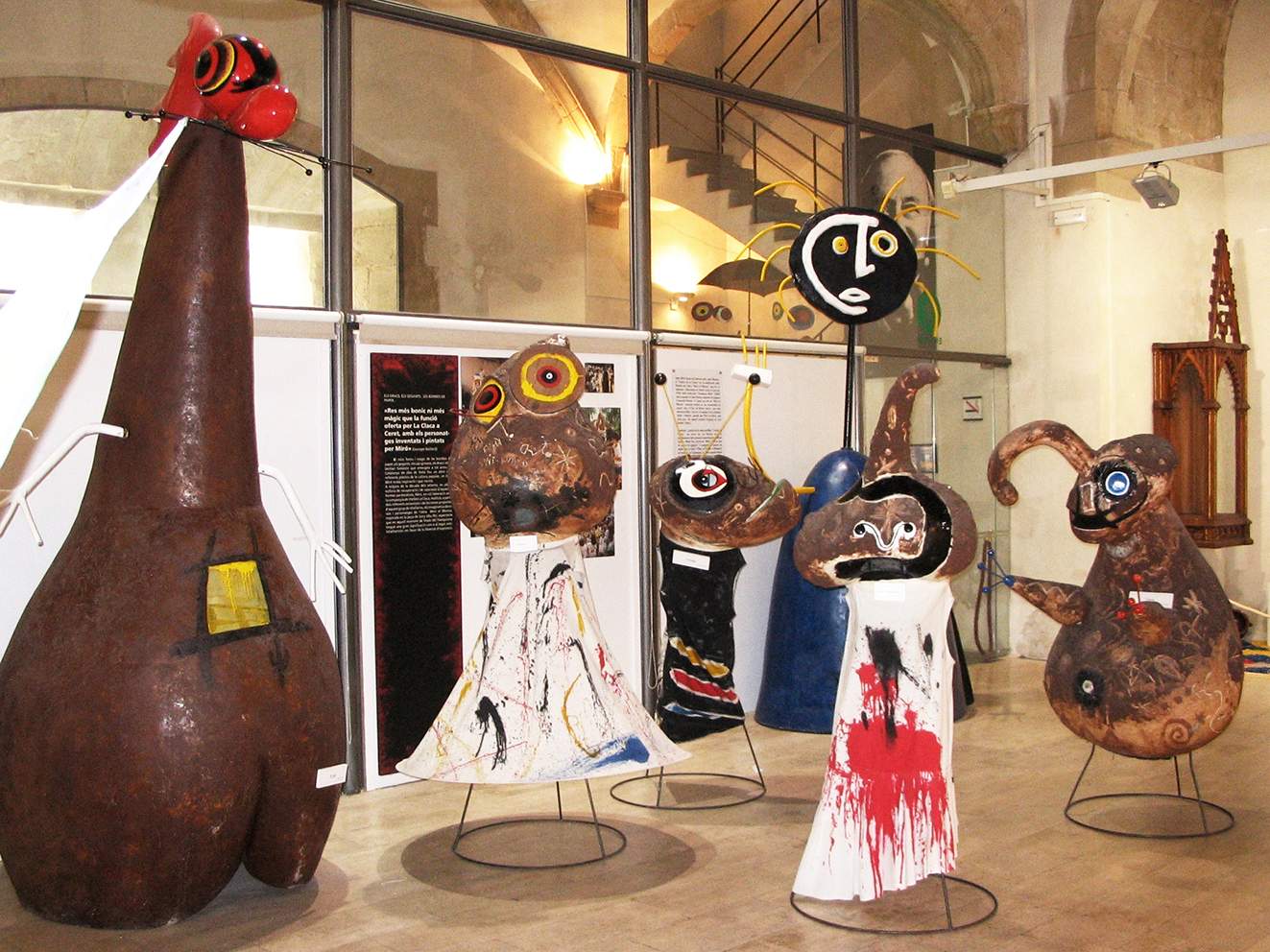 Misteri a Mont-roig: el PSC calla davant les sospites que ha destruït uns ninots en honor a Joan Miró