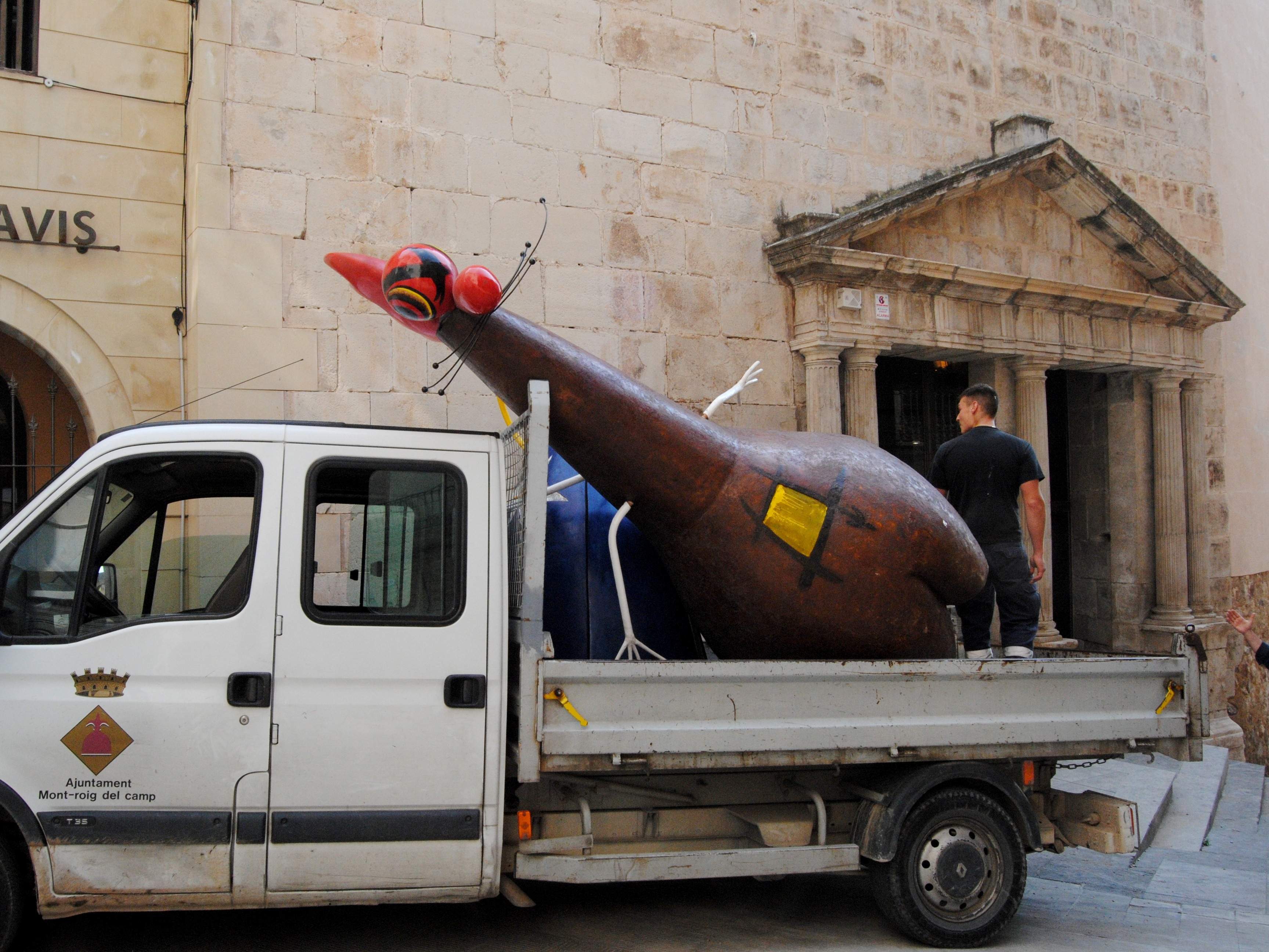 ERC y Junts exigen al PSC de Mont-roig del Camp que exponga los ninots de Miró en paradero desconocido