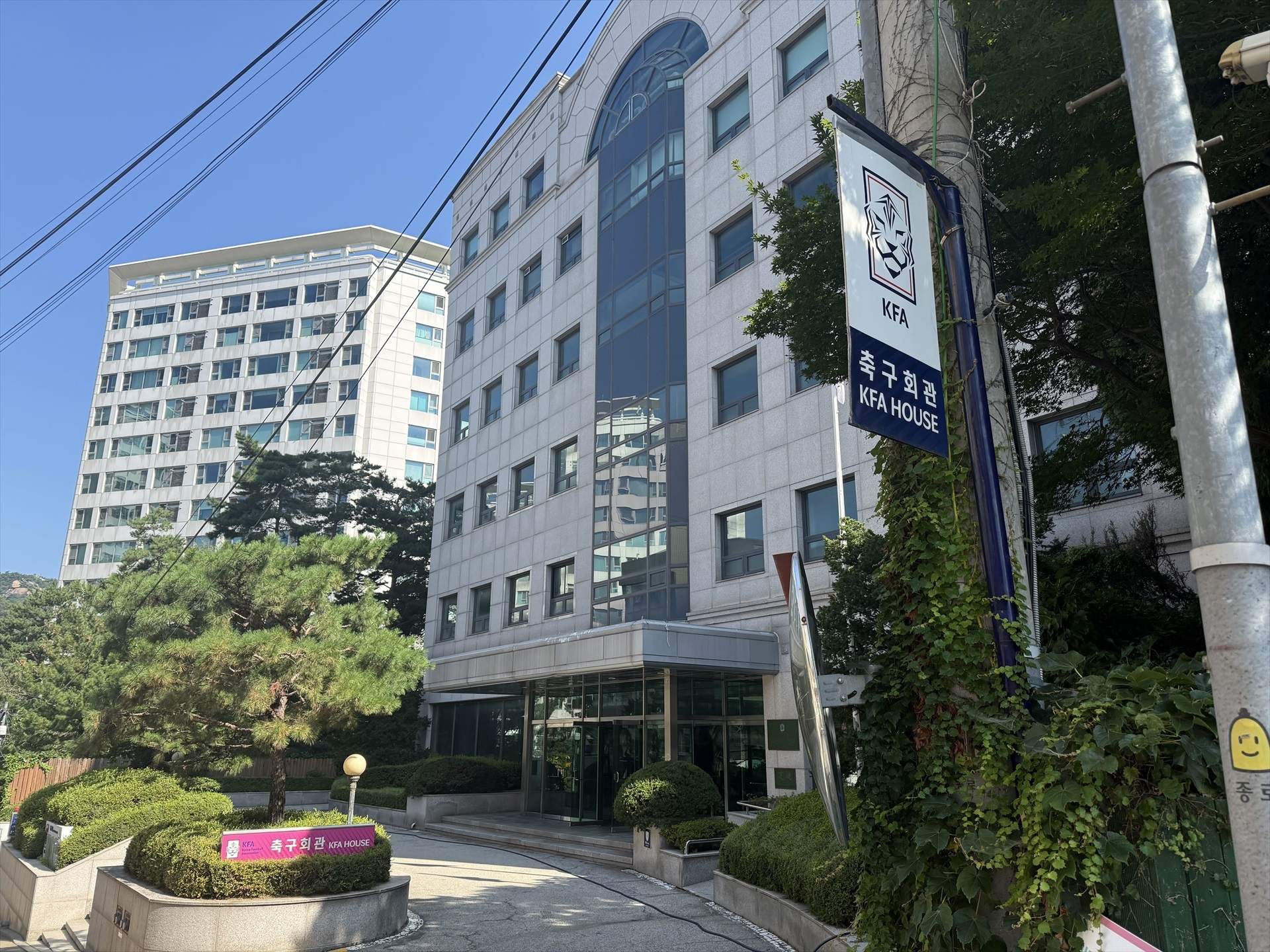 Escàndol a Corea del Sud: la federació de futbol va pagar serveis sexuals als àrbitres que els xiulaven