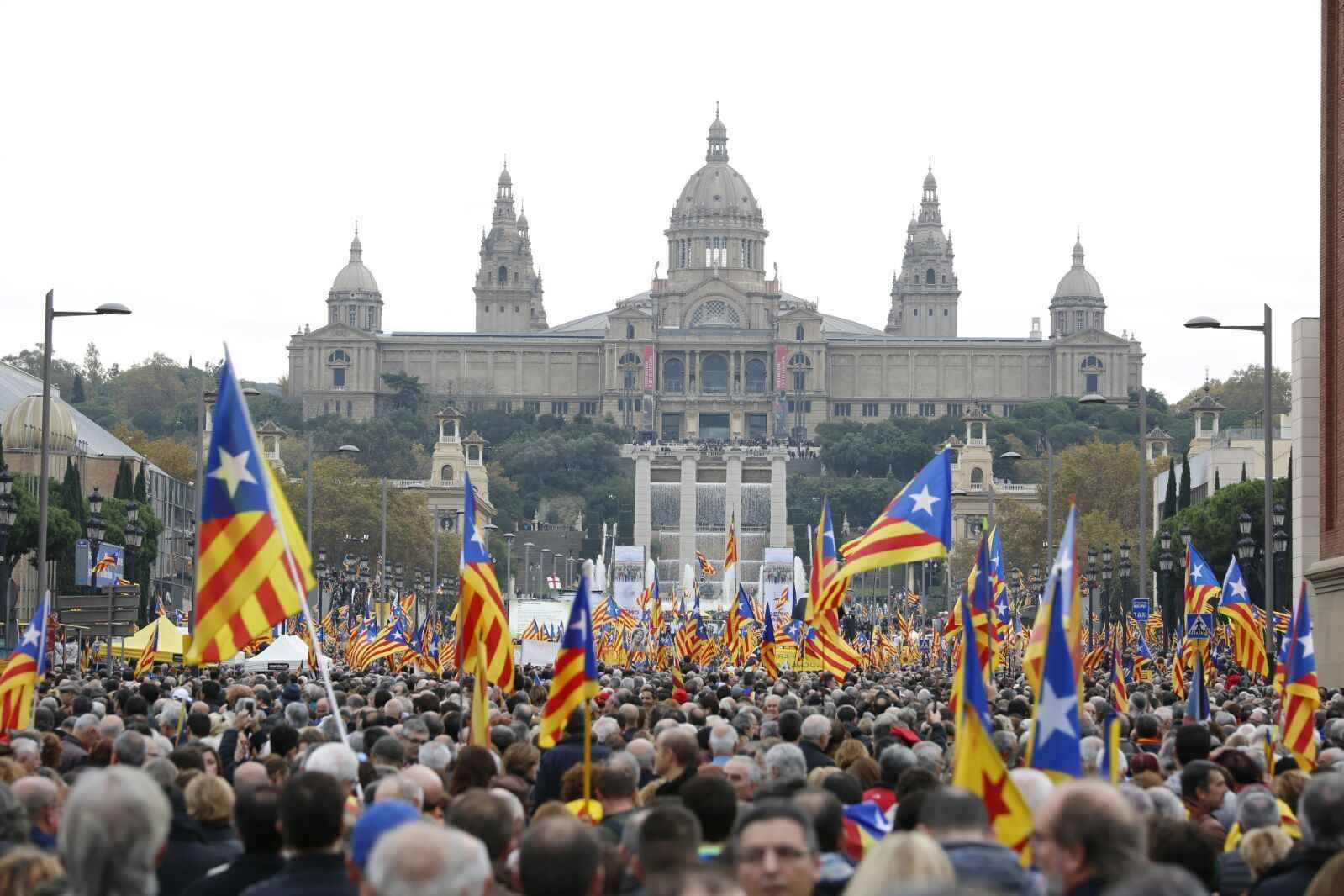 El independentismo desafía al Estado con un acto masivo en defensa de los cargos investigados