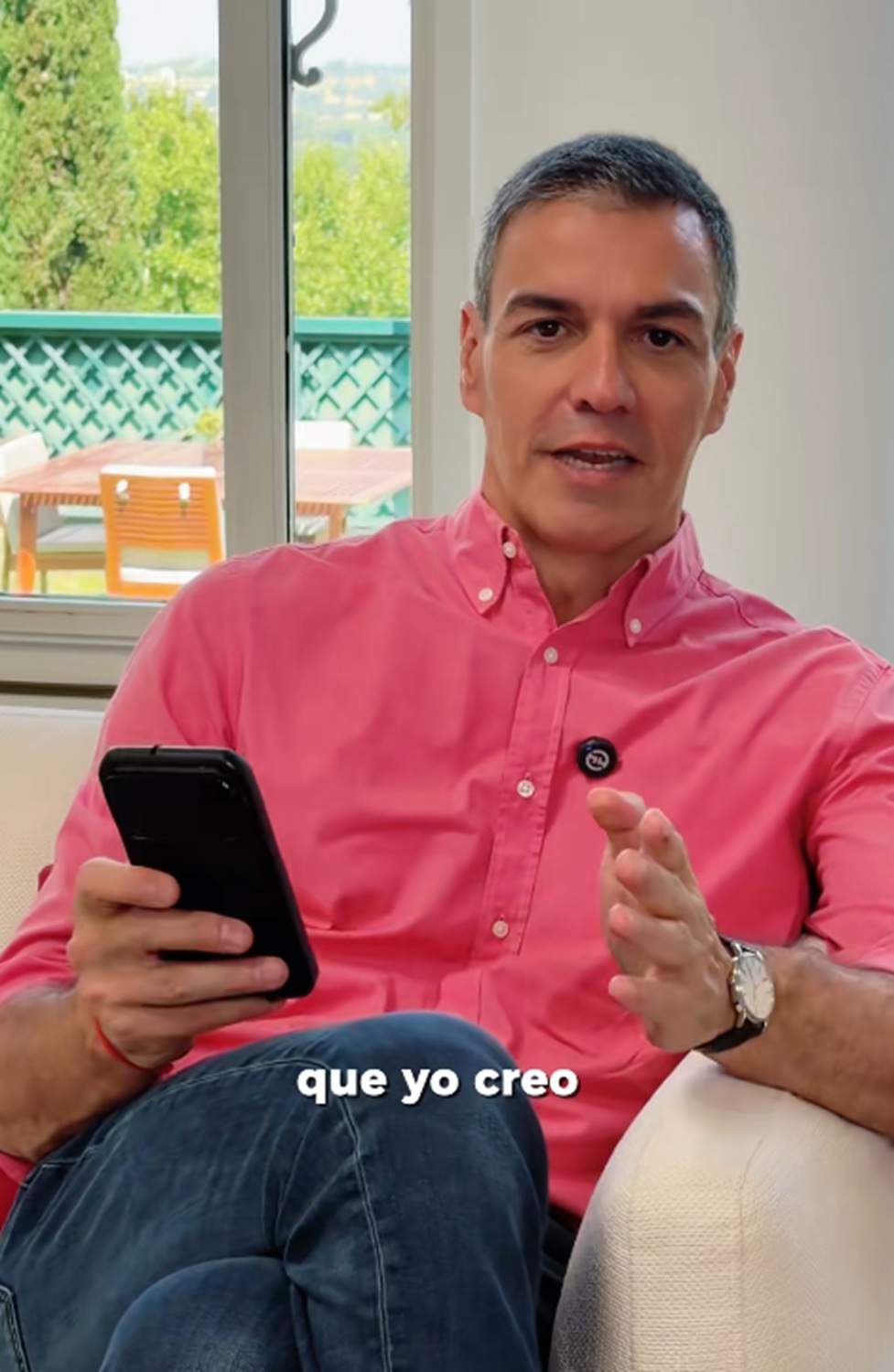 Sánchez se hace el sueco ante las críticas y continúa recomendando cultura en redes a pesar de las crisis