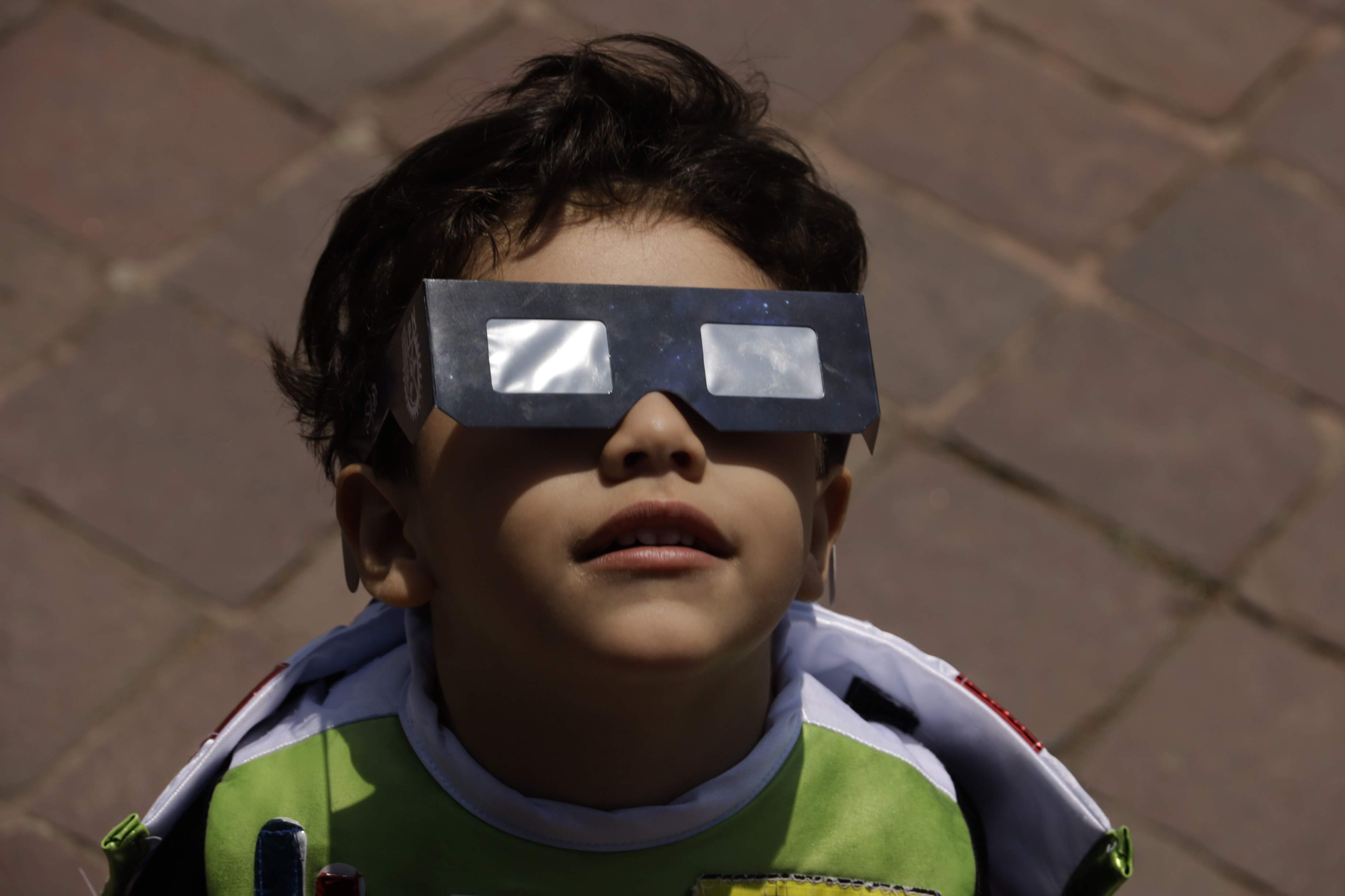 Retiren sis models d'ulleres per a l'eclipsi per risc de lesions: aquestes són les marques
