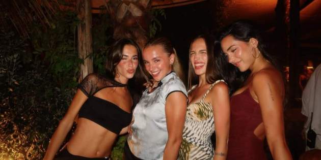 Marina Barrial amb Fabiana Sevillano, influencer andalusa i Àngela Marmol i Lídia Rauet, dos catalanes / Instagram Marina Barrial amb Fabiana Sevillano, influencer andalusa i Àngela Marmol i Lídia Rauet, dos catalanes / Instagram