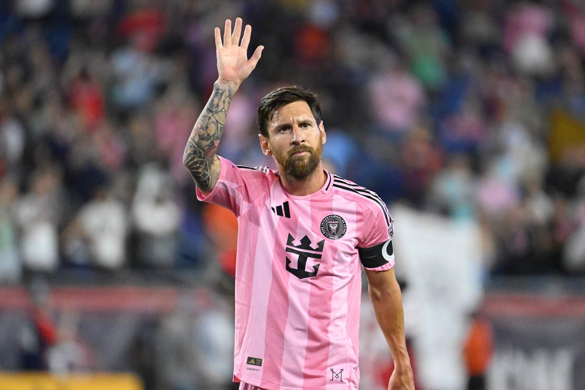 Increïble ovació a Messi amb l'Inter Miami després de la mort del seu pare