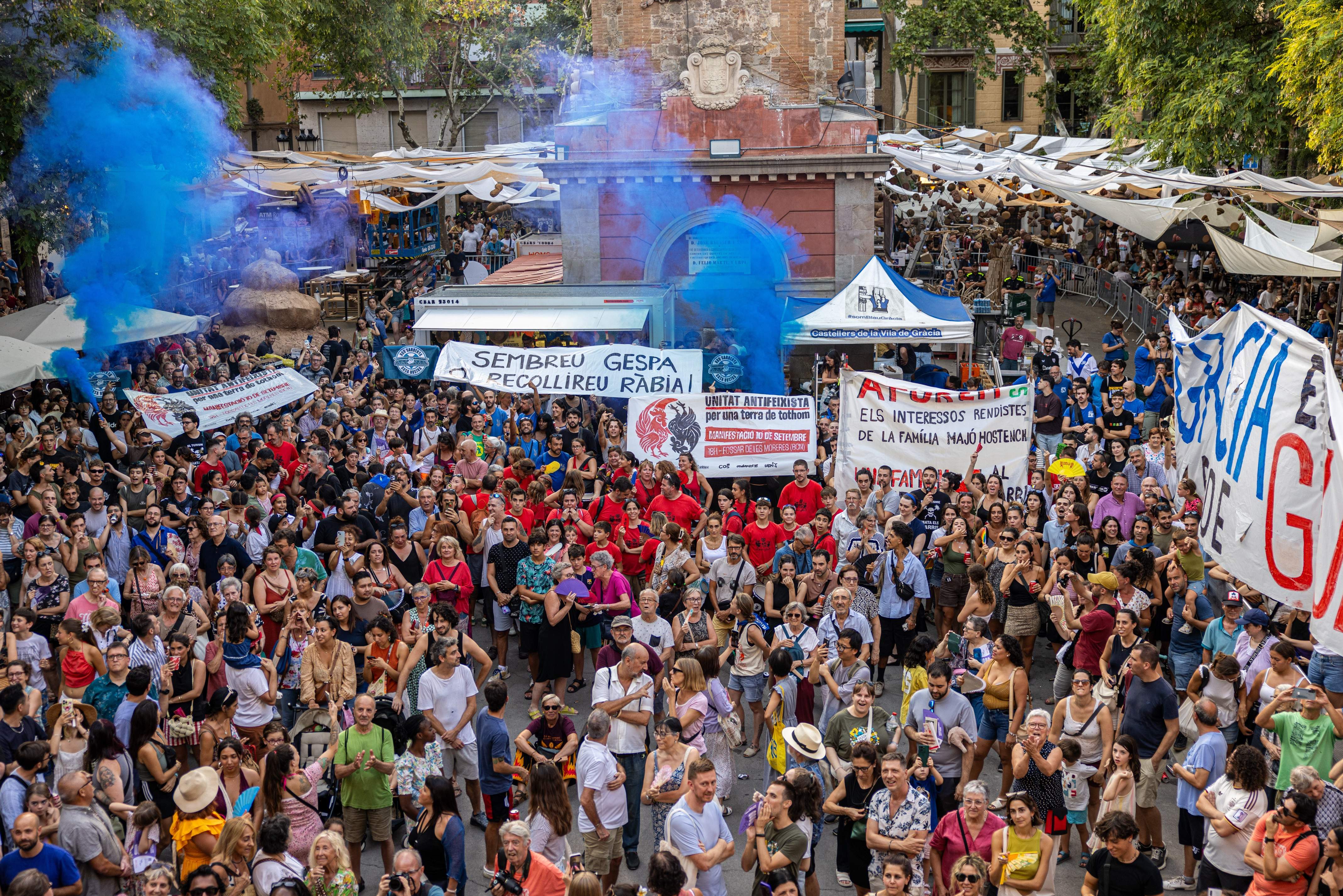 Las Festes de Gràcia arrancan con una fuerte pitada a Laia Bonet por la polémica con el Europa