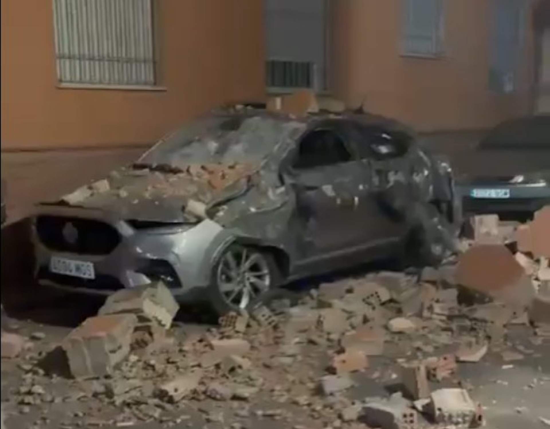 Un fort terratrèmol de magnitud 5 sacseja Granada i provoca destrosses