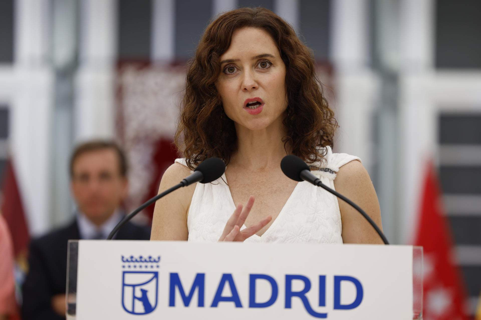 Ayuso titlla Sánchez d'"irresponsable" i "traïdor" per "deixar que molts terroristes envaeixin" Ceuta