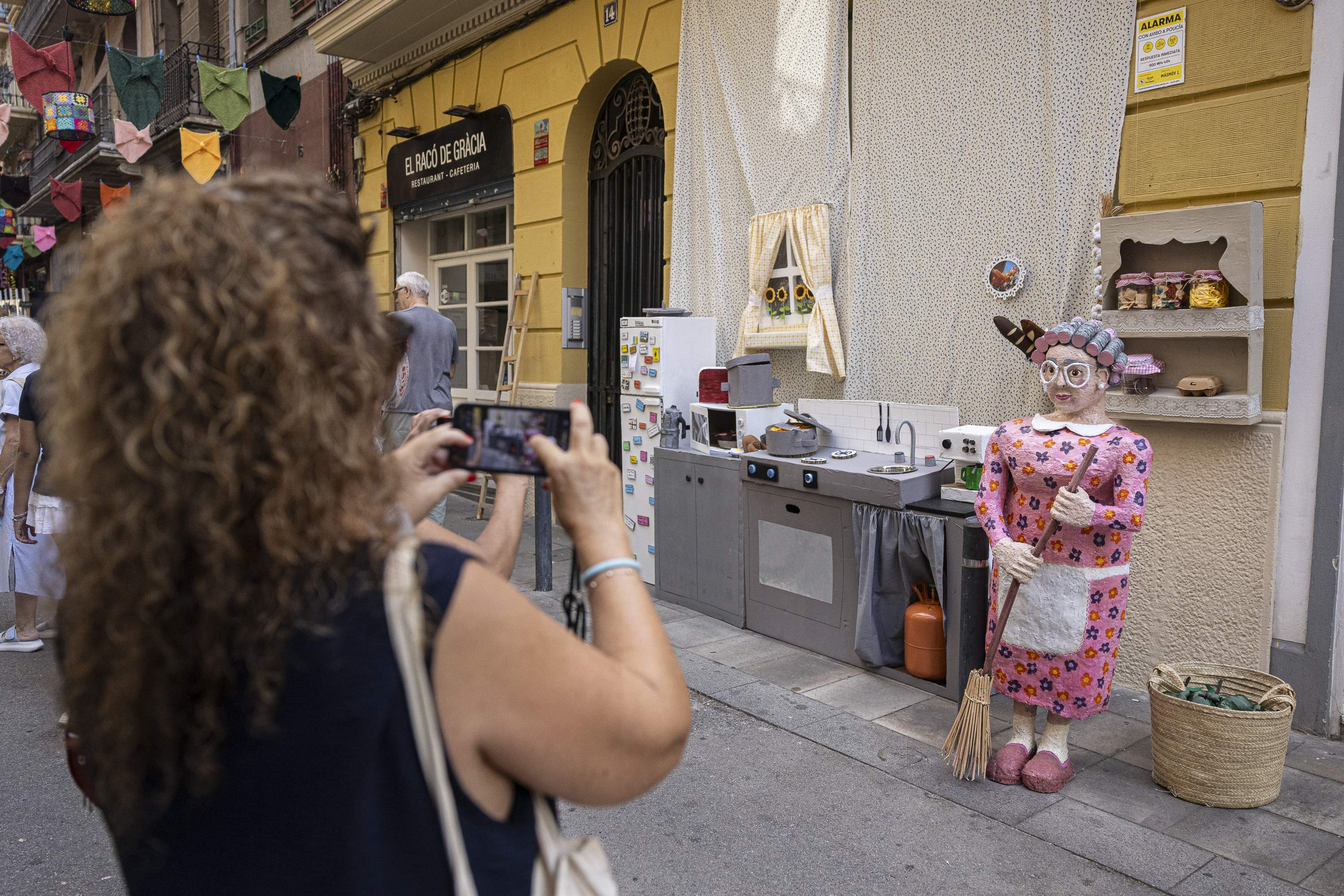 carrer berga GUARNITS FM GRACIA / Foto: Montse Giralt carrer berga GUARNITS FM GRACIA / Foto: Montse Giralt
