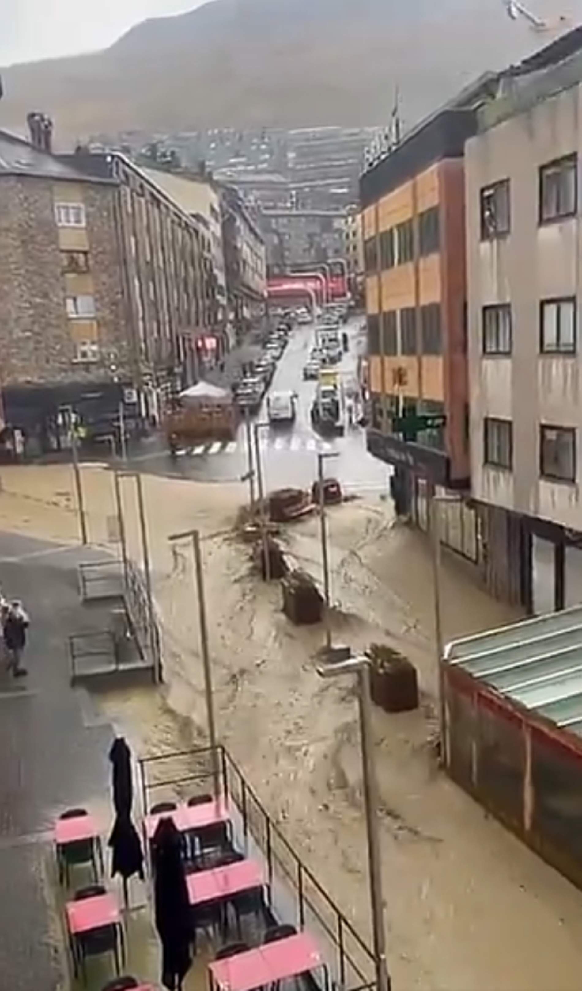 Les fortes pluges provoquen inundacions al Pas de la Casa, a Andorra