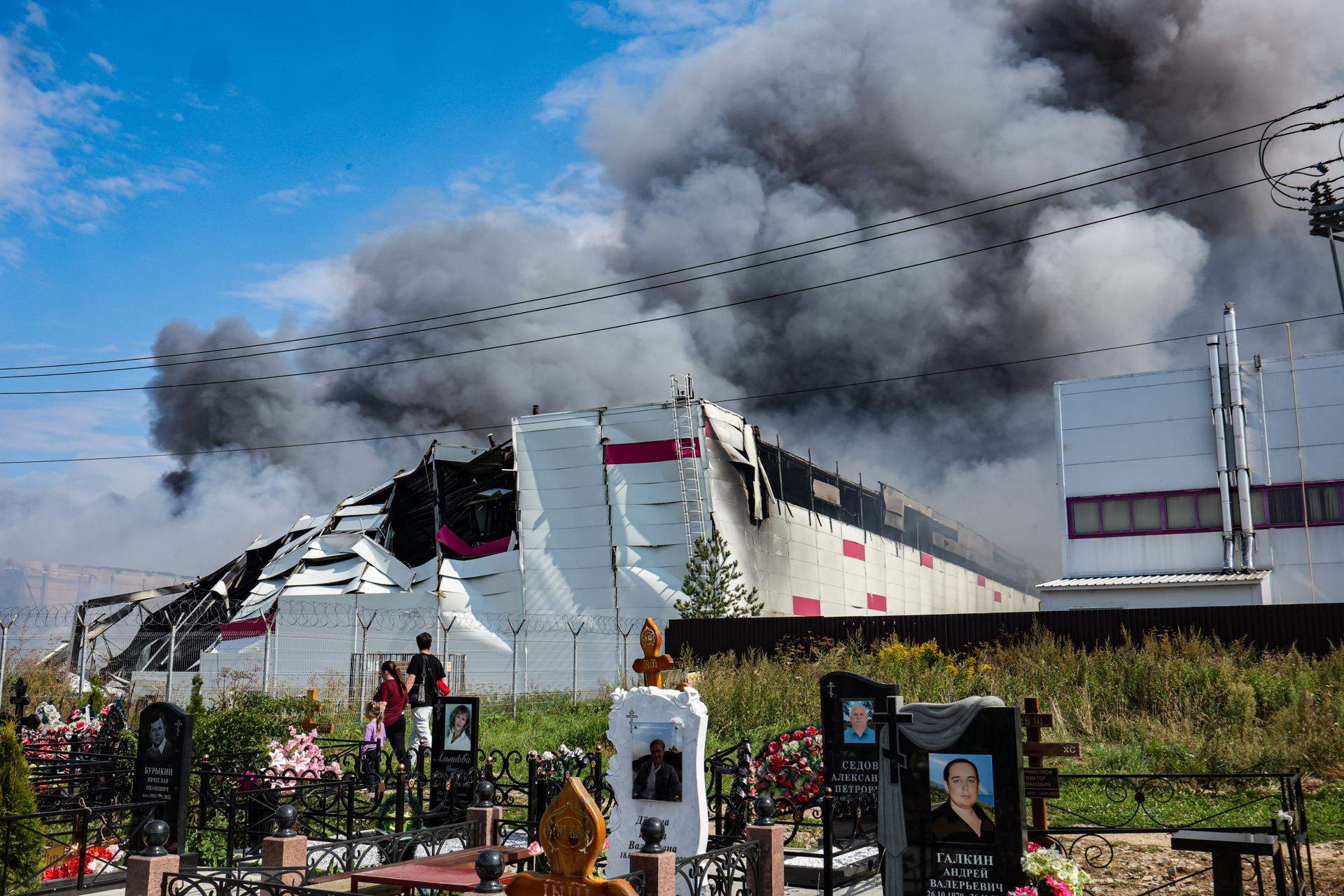Ucraïna llança centenars de drons contra Moscou i incendia els magatzems de l'Amazon rus: set morts