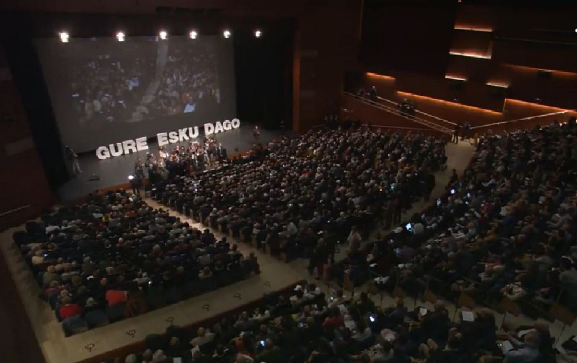 La emocionante 'La estaca' en euskera en el Kursaal de San Sebastián