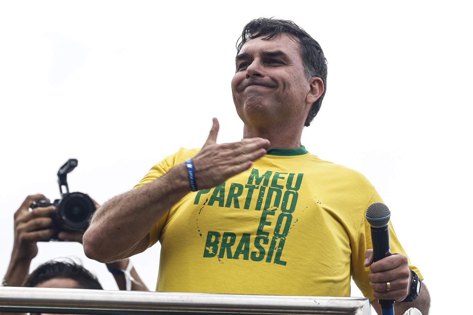 Lula i Flávio Bolsonaro obren una campanya electoral al Brasil marcada per la seguretat: les claus