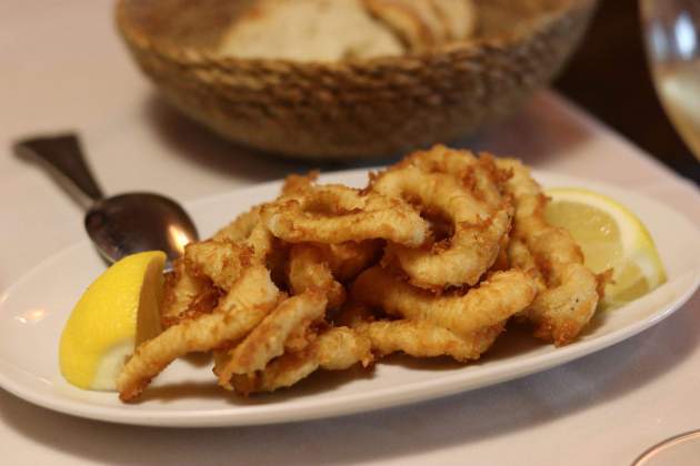 Calamars a la romana del restaurant Can Quel. / Foto: Jordi Àvila Calamars a la romana del restaurant Can Quel. / Foto: Jordi Àvila