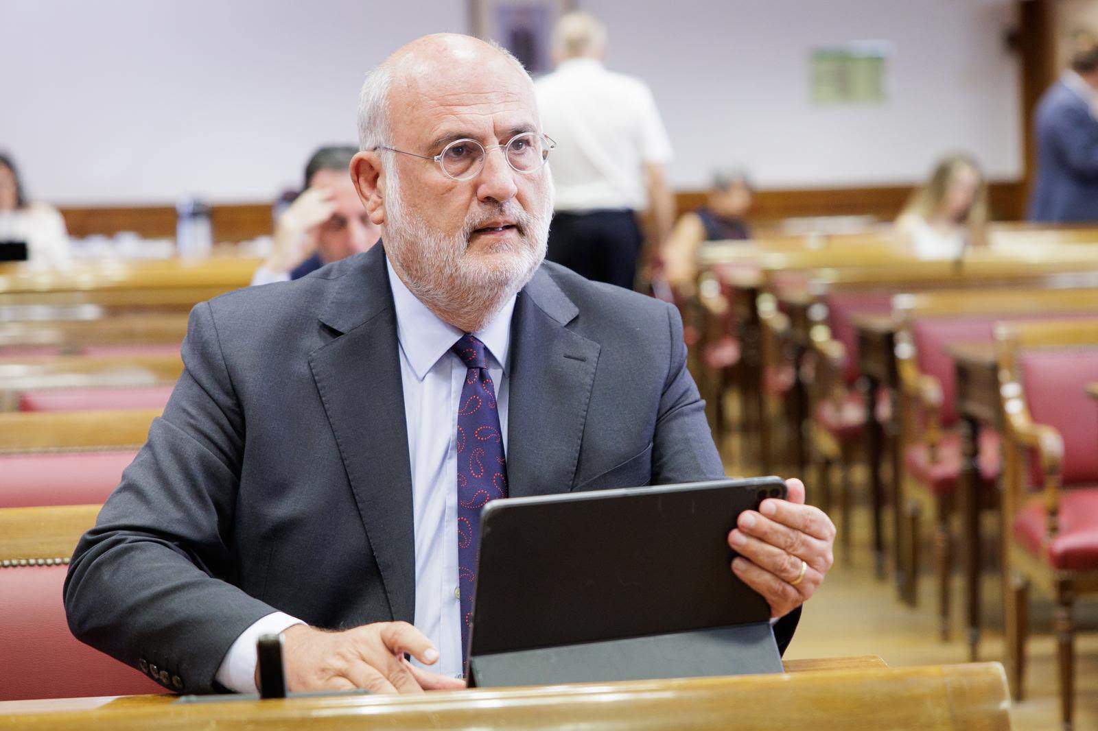 Robles planta el Senat mentre Junts reivindica Pujol davant Aliança: "La seva intel·ligència és el contrari"