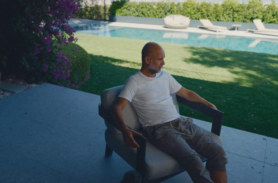 Pep Guardiola a la seva piscina de Pedralbes, Amazon Pep Guardiola a la seva piscina de Pedralbes, Amazon