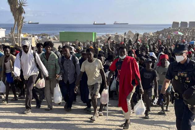trampolin migrants ceuta desallotjament efe  (1)