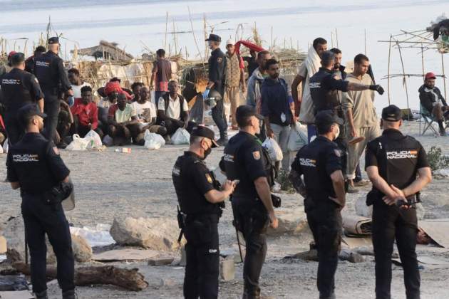 trampolin migrants ceuta desallotjament efe  (4)