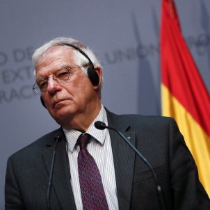 Un 'think tank' polonès aireja els draps bruts de Borrell