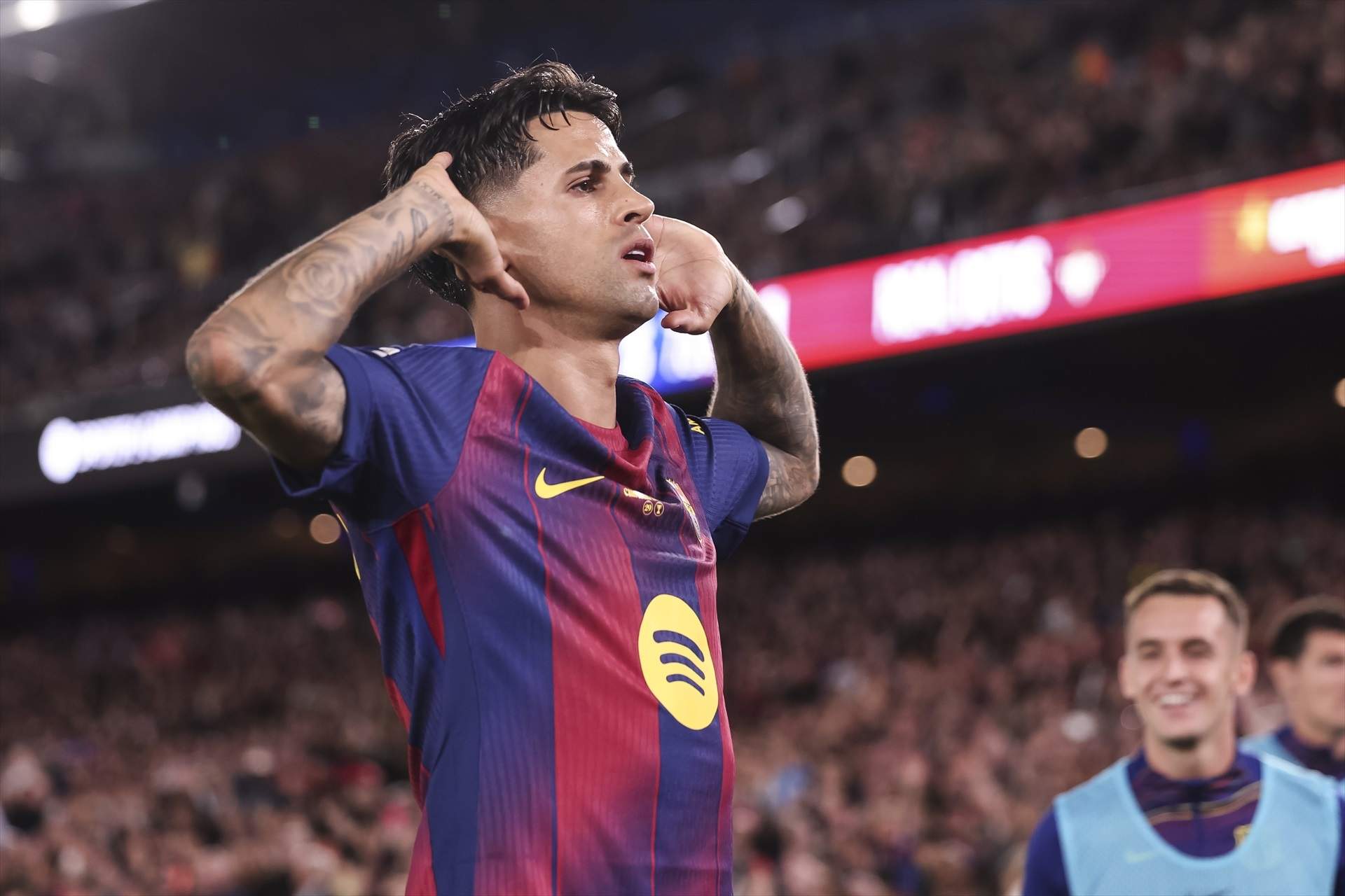 Cancelo avisa en su presentación con el Barça: "Haremos todo para ganar la Champions"