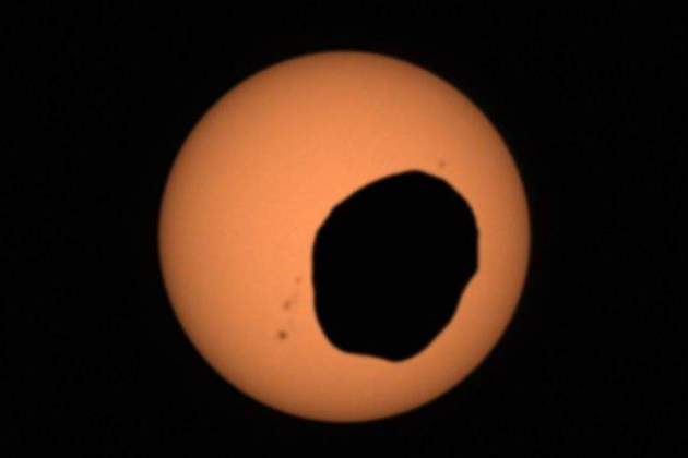 Phobos, sobre el Sol en Marte Phobos, sobre el Sol en Marte