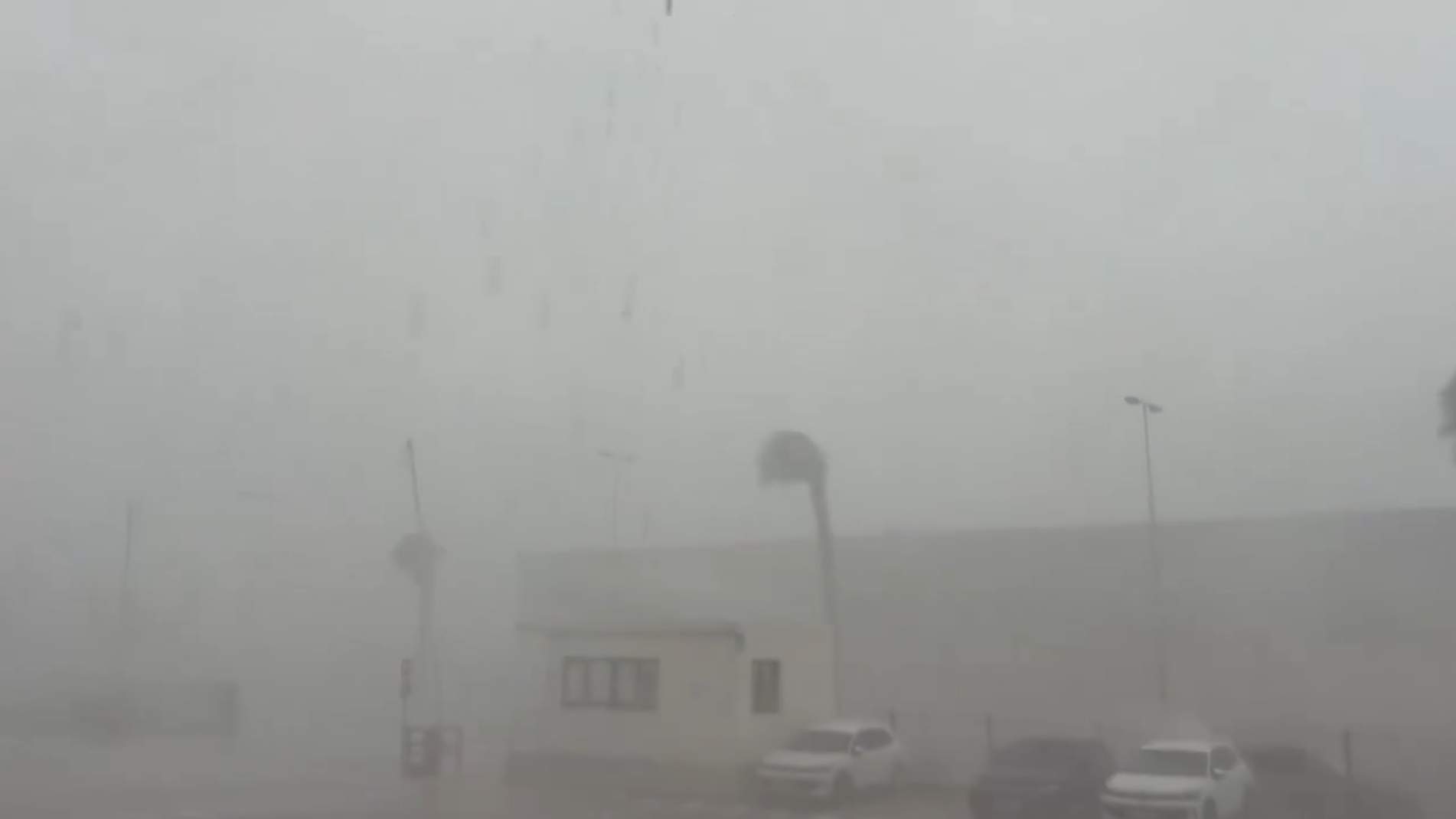 Tempestes violentes i vents de gairebé 150 km/h deixen destrosses al País Valencià | VÍDEO