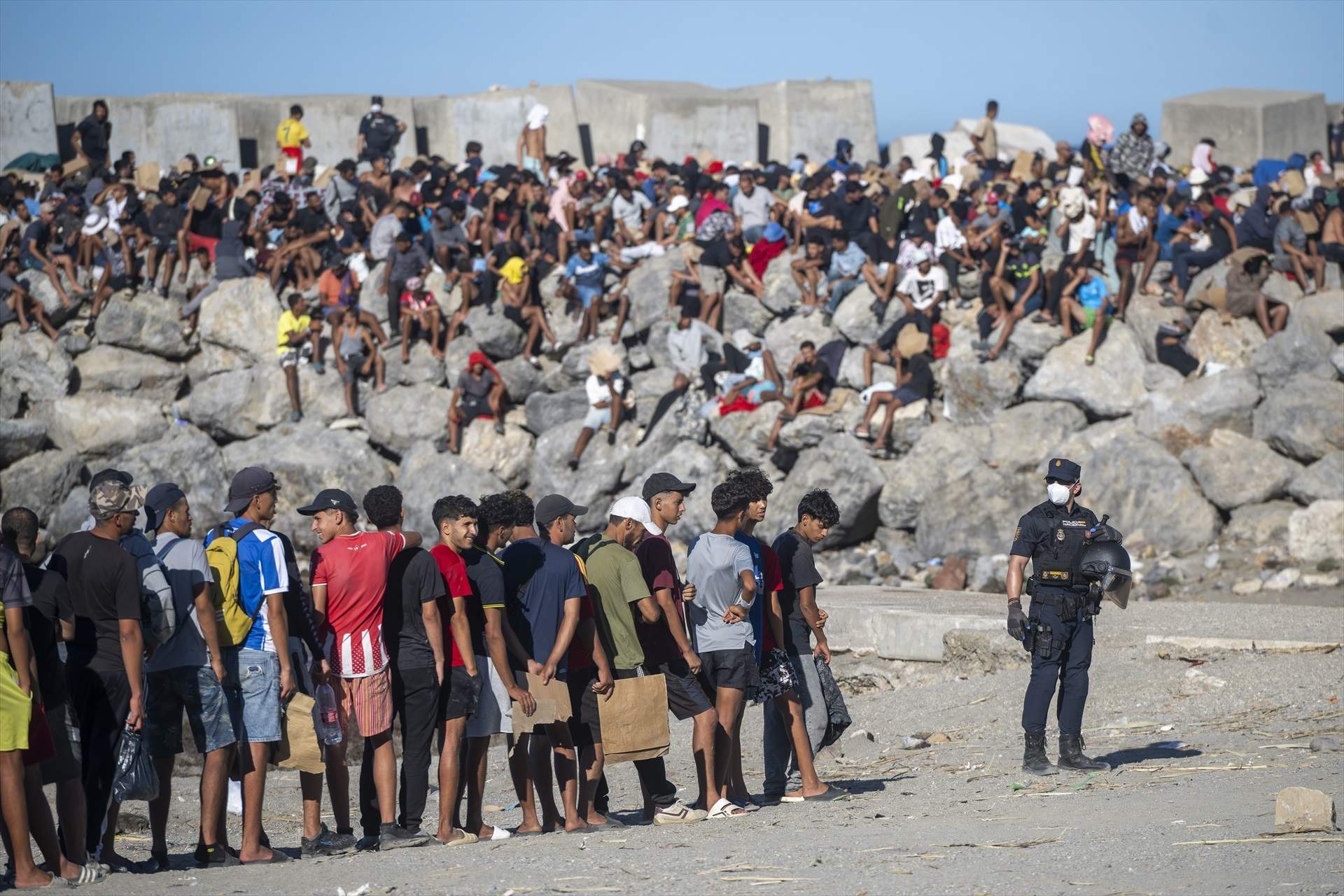 Sanitat convoca les comunitats autònomes d'urgència per demanar vacunes per a Ceuta