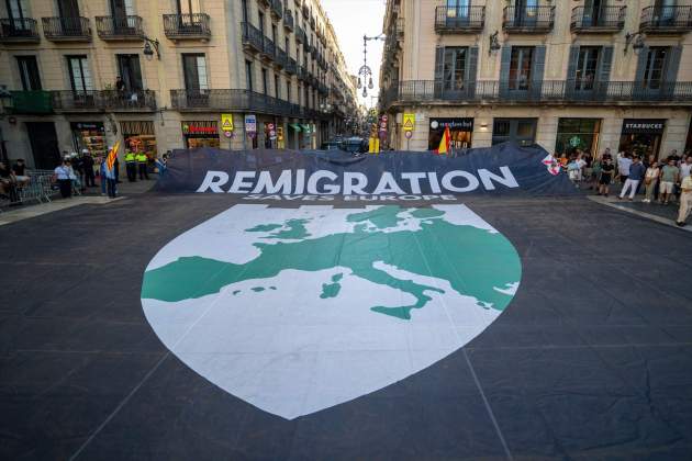 EuropaPress 7726782 varias personas concentracion save europe act plaza sant jaume 22 agosto (2) EuropaPress 7726782 varias personas concentracion save europe act plaza sant jaume 22 agosto (2)