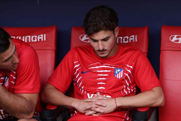 Julián Álvarez, capbaix abans d'un partit de l'Atlètic de Madrid / Foto: EFE