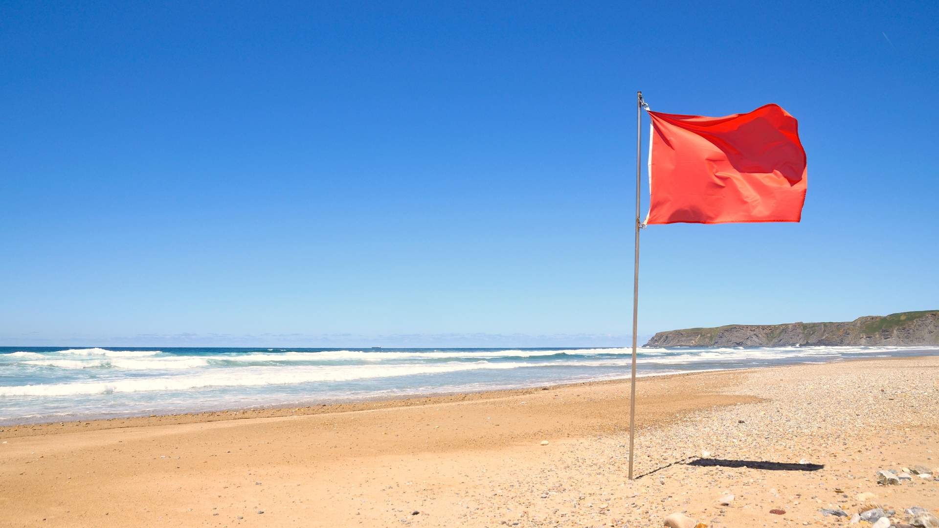 Les portades planten la bandera vermella a la costa catalana