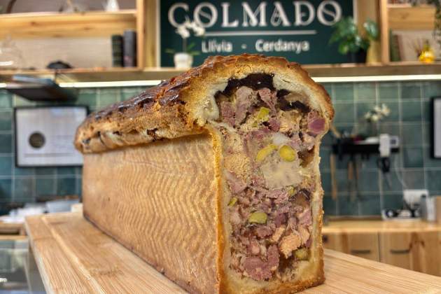 'Pâté en croûte' del Colmado de Llívia. / Foto: Esmorzarsdeforquilla.cat 'Pâté en croûte' del Colmado de Llívia. / Foto: Esmorzarsdeforquilla.cat