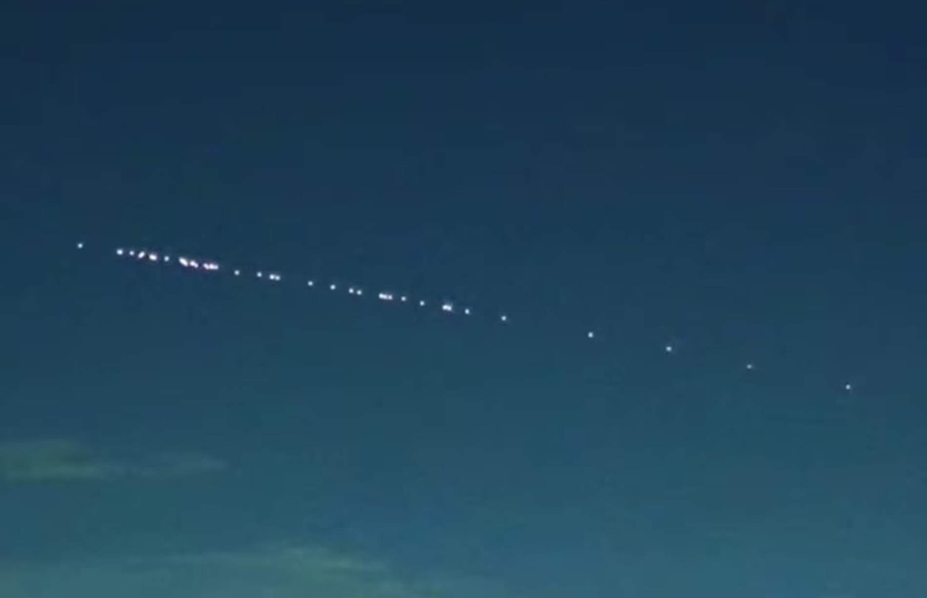 SpaceX lanza 27 satélites en un cohete Falcon 9 para celebrar su centésima misión de 2026