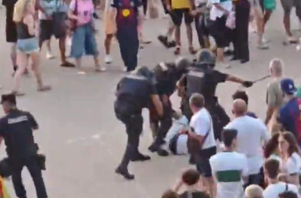 Agressio policial estelada Elx Xarxes AdamElx Agressio policial estelada Elx Xarxes AdamElx